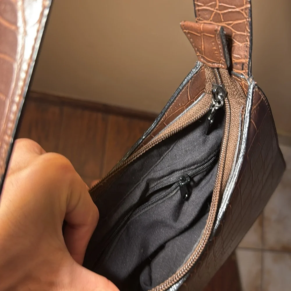 Brown G By Guess Alligator Leather Purse - Picture 8 of 8